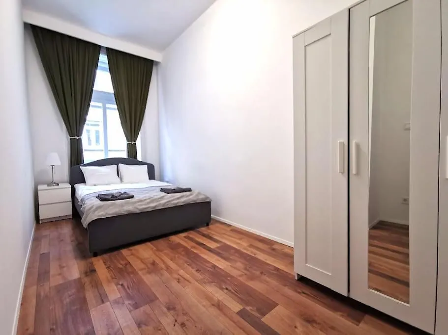 Budapest Weiner Leo Suite 0*,